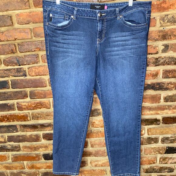 Torrid Dark Wash Blue Denim Mid Rise Skinny Jeans Women's Size 24S 24 Short - Picture 1 of 7